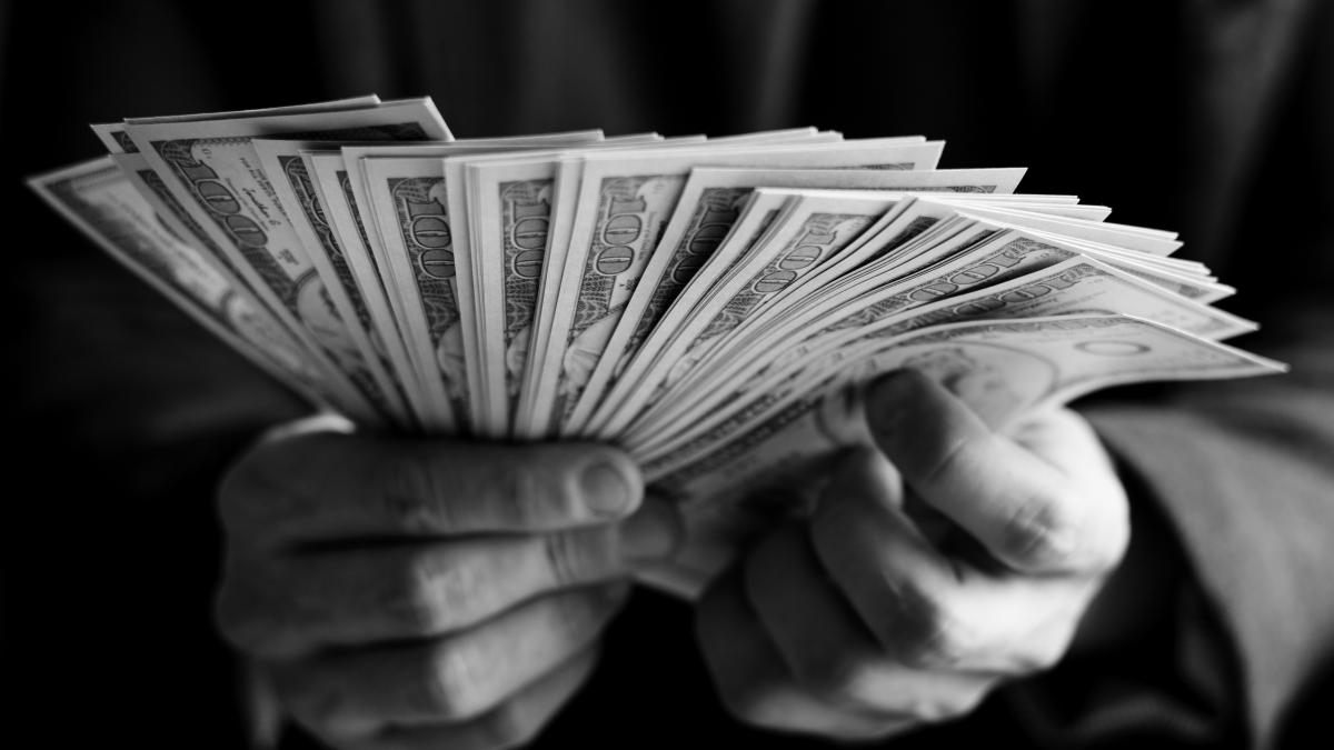 closeup-hands-holding-cash_11777100