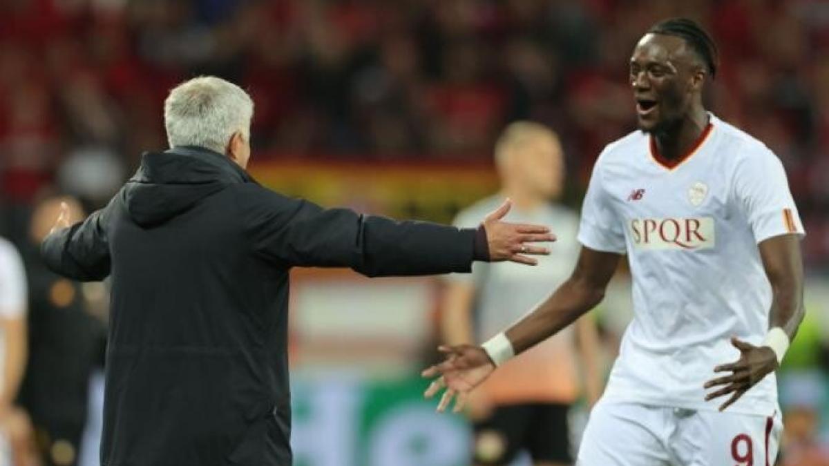 mourinho-abraham-as-roma_93290200