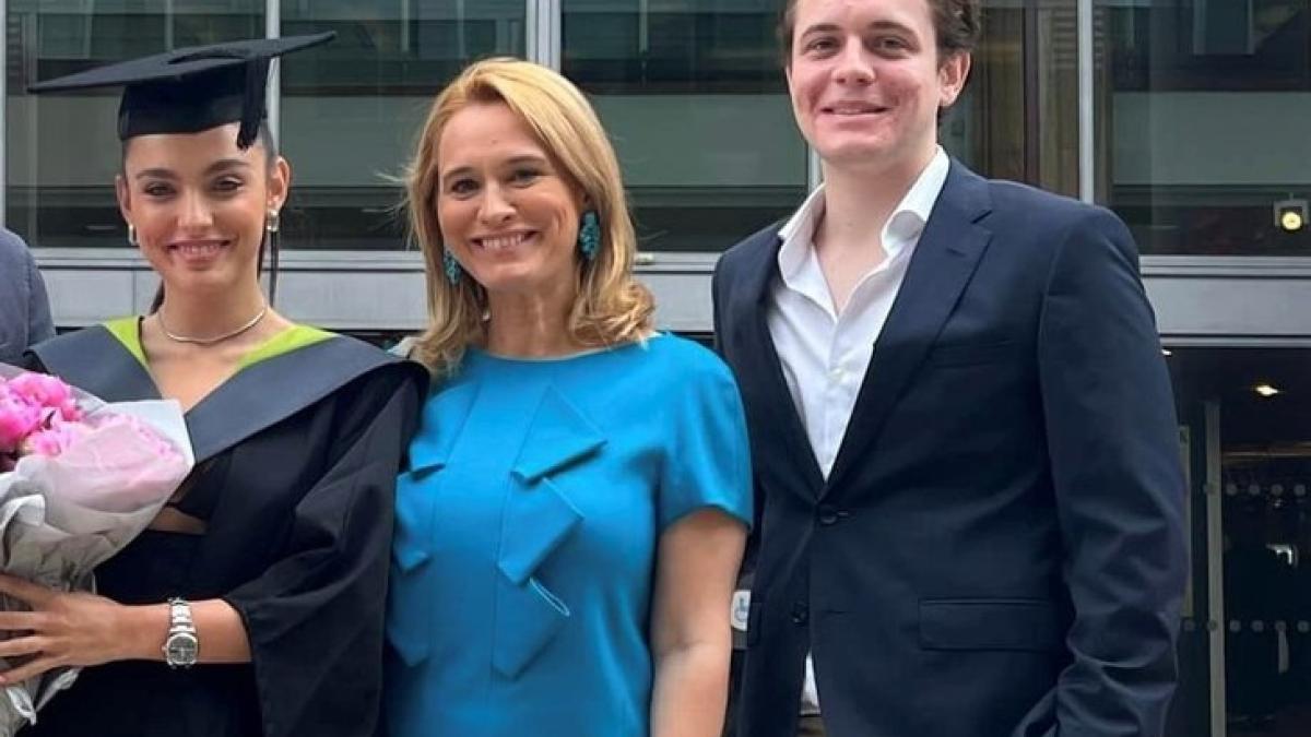 andreea-esca-alexia-eram_79452600