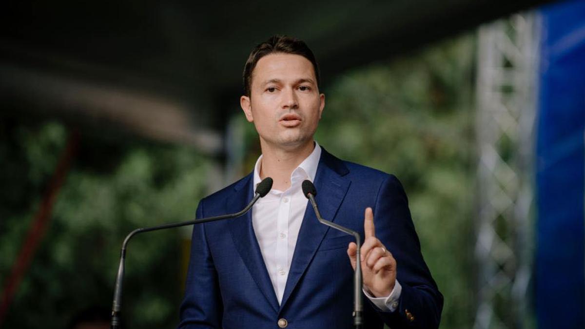 robert_sighiartau_fb_73289100