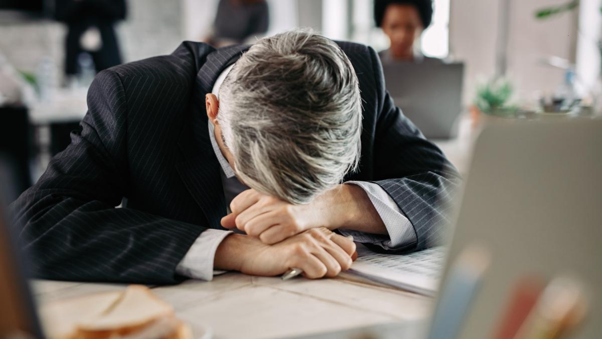 deprimat-la-locul-de-munca_08907000
