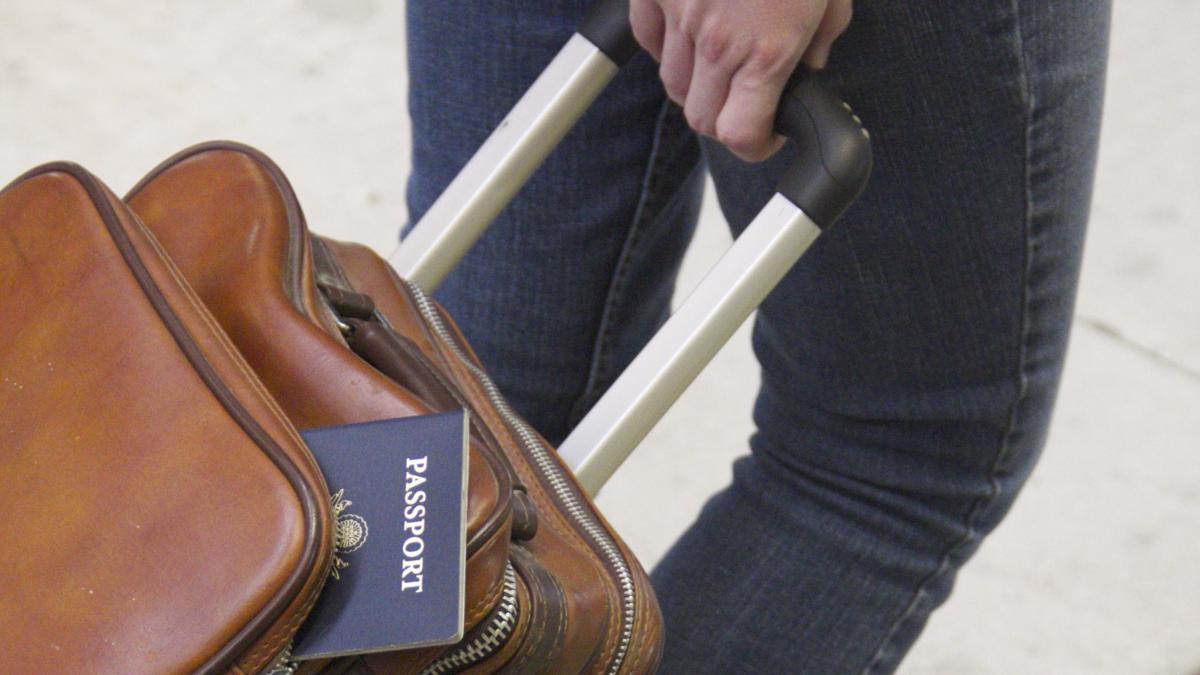 cum-te-intorci-in-romania--daca-iti-expiraiti-pierzi-documentele-de-identitate-in-strainatate--ce-trebuie-sa-faci_49278600