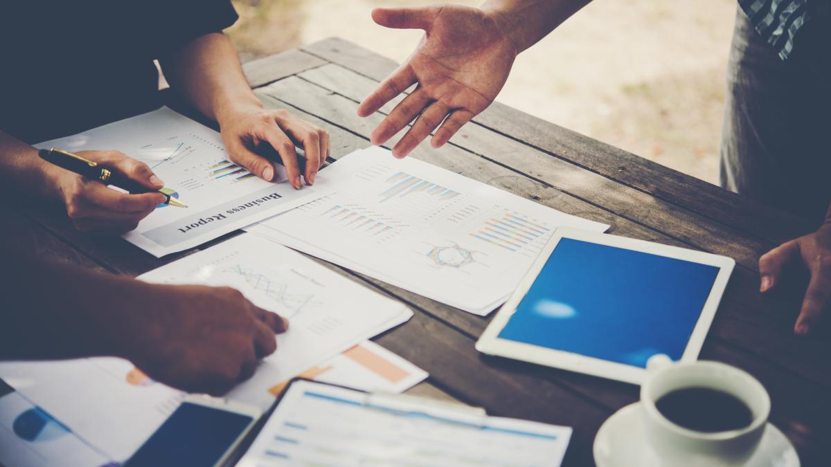 group-business-people-analysis-with-marketing-report-graph-young-specialists-are-discussing-business-ideas-new-digital-start-up-project_51691400