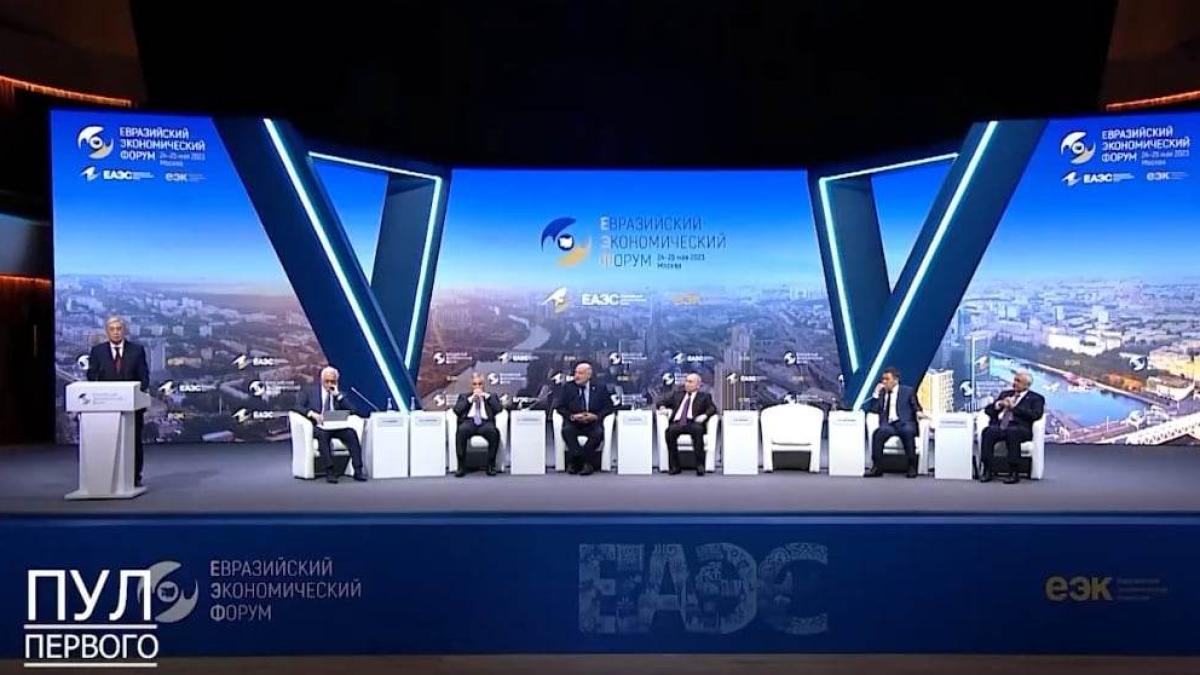 presedintele-kazahstanului--critici-dure-la-adresa-rusiei--de-fata-cu-puti_18984900