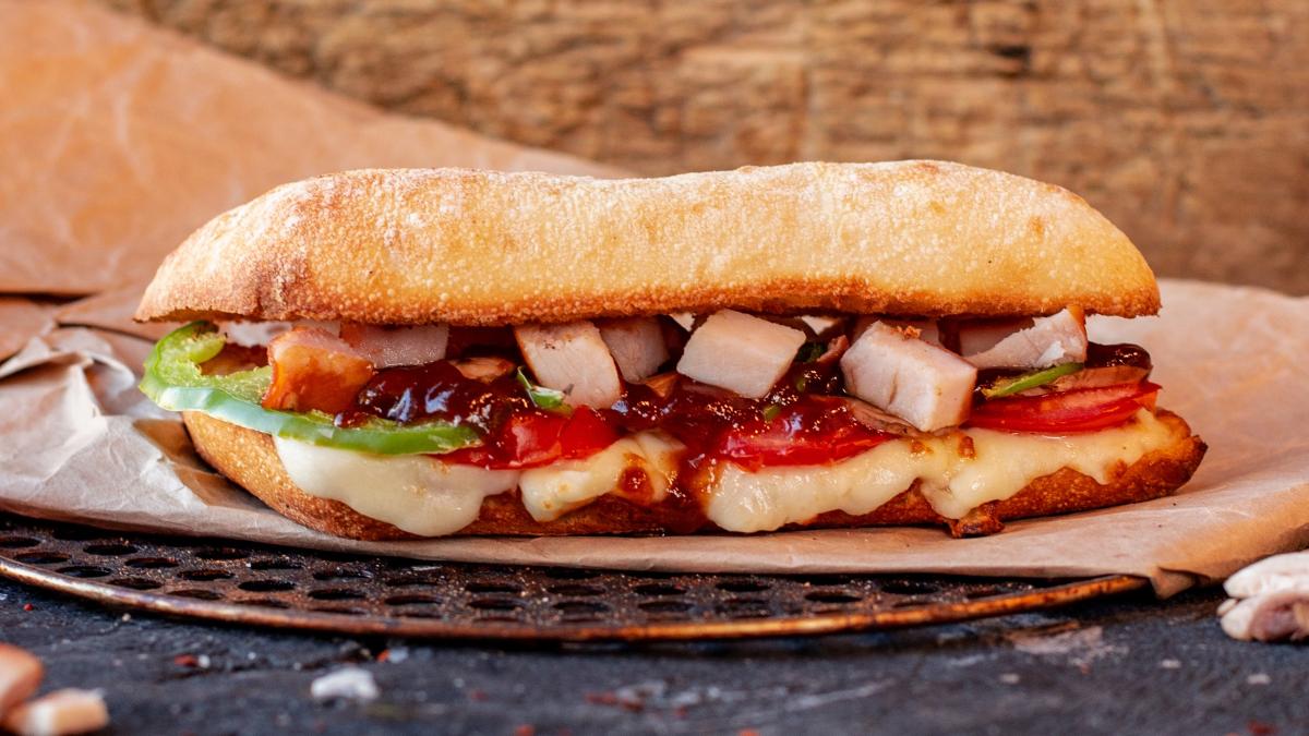 sandvis-cu-ardei-copt-si-chorizo--la-cuptor--cel-mai-bun-mic-dejun_90226800