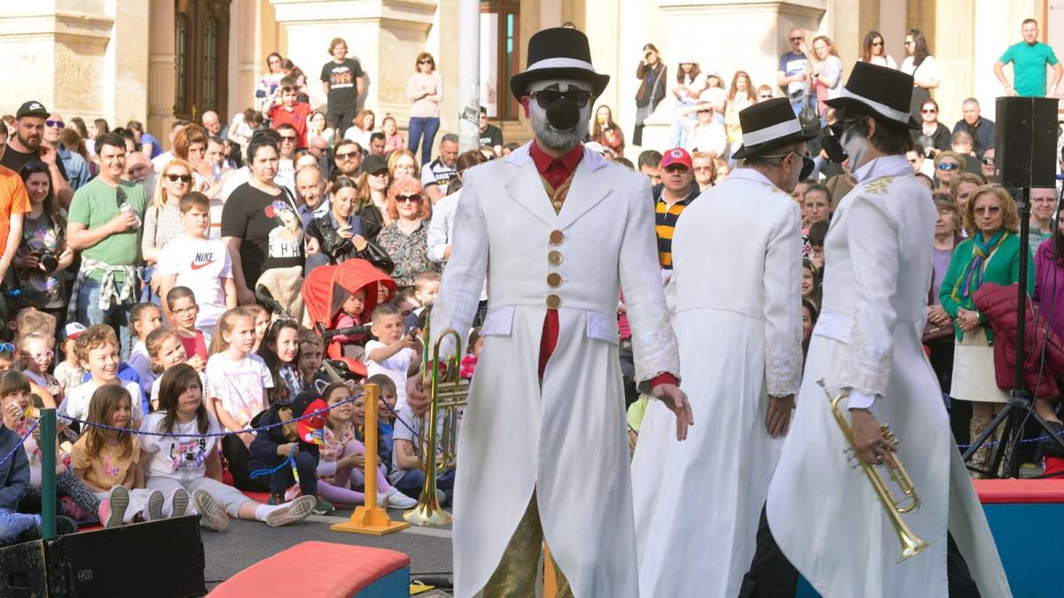 clovnii-mihai-malaimare-strazi-deschise_65284300