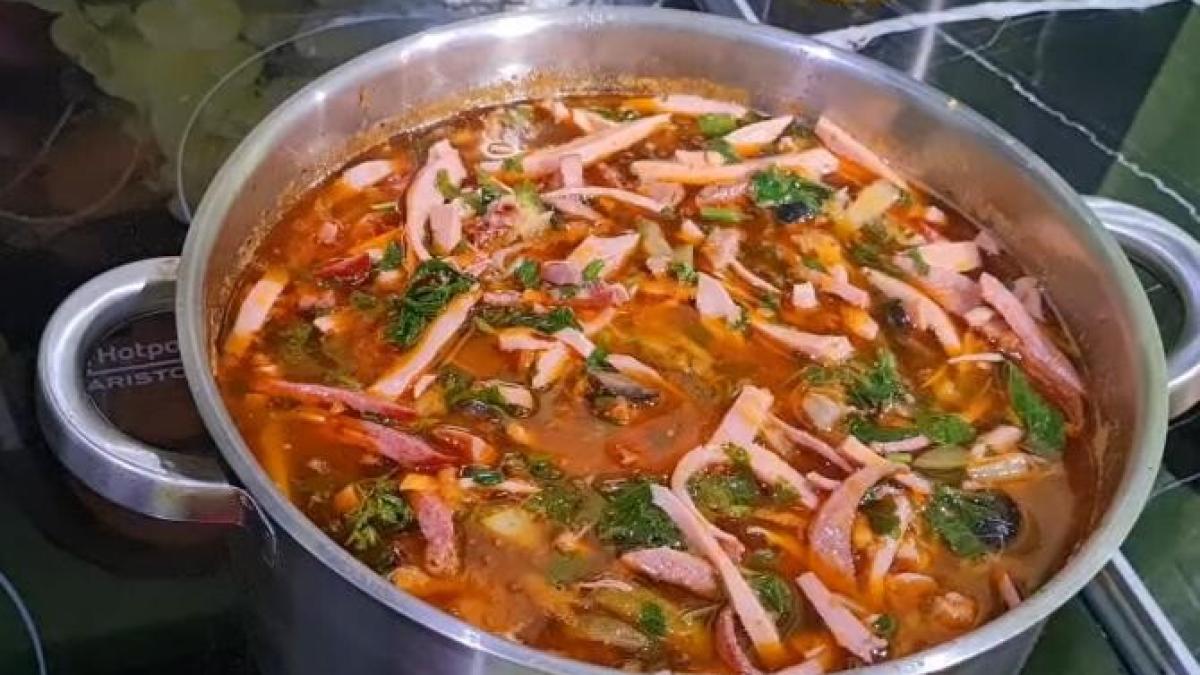 soleanca--ciorba-ruseasca-in-care-se-pun-40-de-ingrediente-reteta-ciudata_20922600