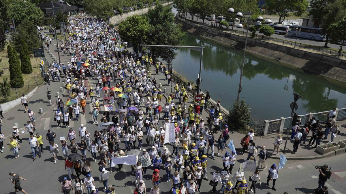 3_protest_30mai_sindicate_educatie_0004_inquam_photos_octav_ganea_83061900