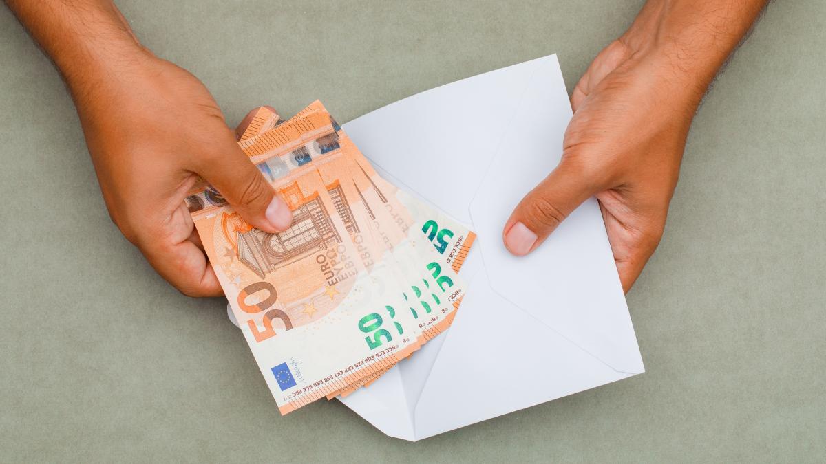 ce-salarii-sunt-in-germania--cat-castiga-un-frizer_39989700