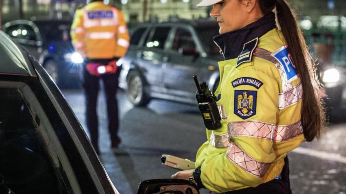 mai_corn_sampanie_politist_fb_71534900