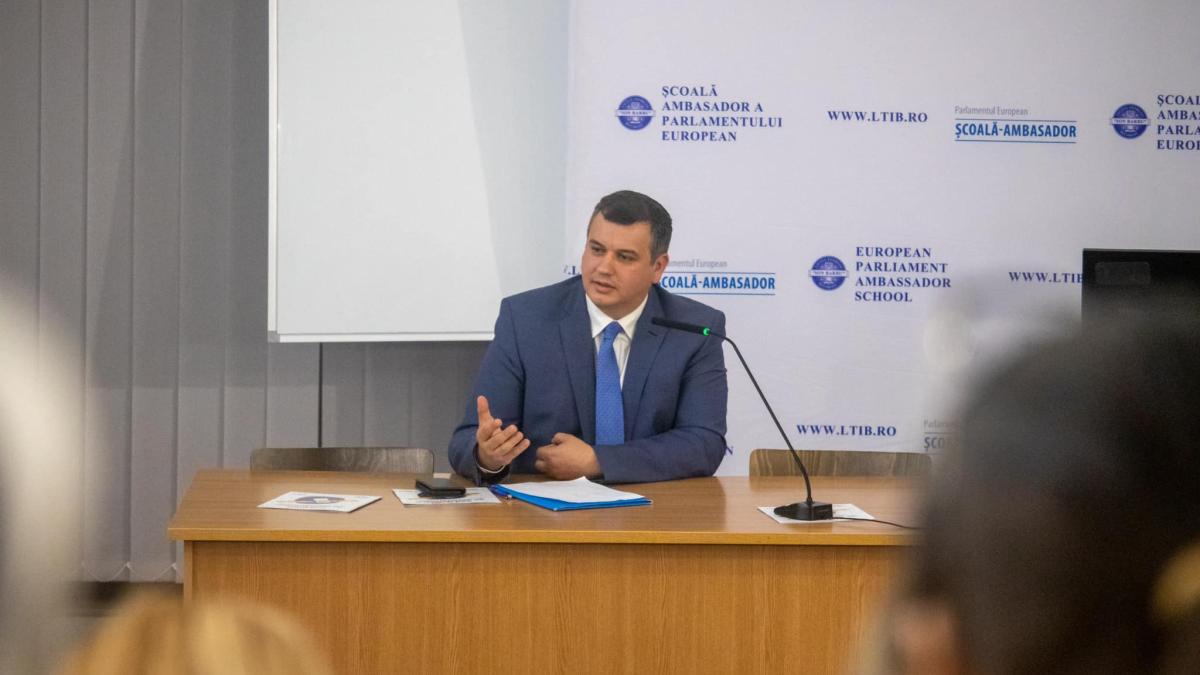 eugen-tomac--dupa-demisia-premierului-ciuca-a-ratat-sansa-de-a-ramane-in-istorie-drept-un-conducator-care-se-tine-de-cuvant_97296300