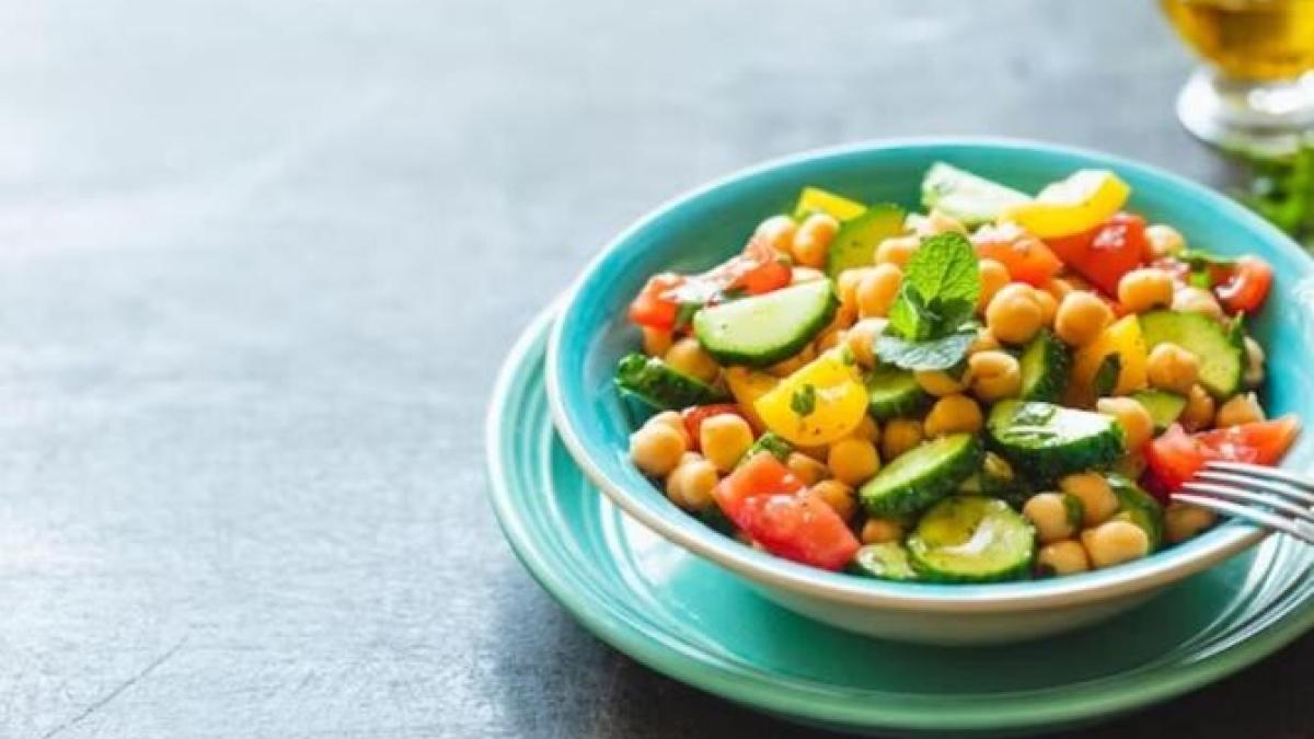 salata-delicioasa-de-vara-cu-avocado-si-porumb--reteta-este-simpla-si-usor-de-preparat_16024100