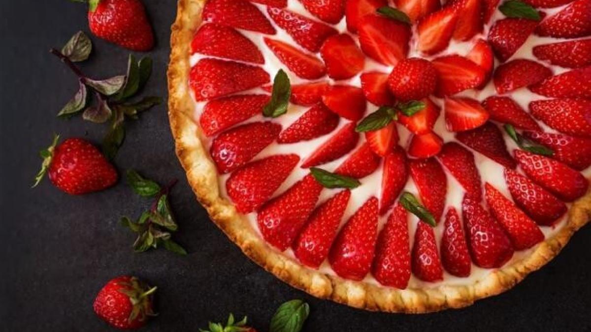 tarta-cu-capsuni--gata-in-cinci-minute--extrem-de-usor-de-preparat-si-super-delicioasa_09131300