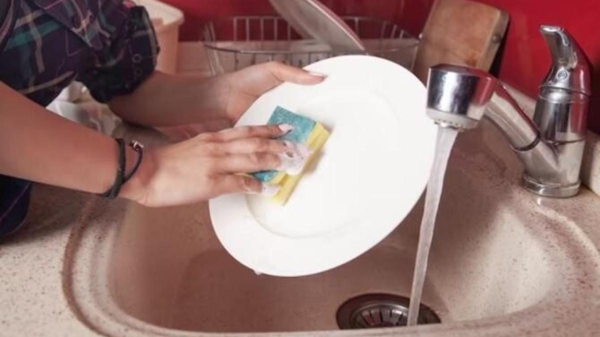 adauga-sare-in-lichidul-de-spalat-vase-si-vei-economisi-eficient-bugetul_34092400