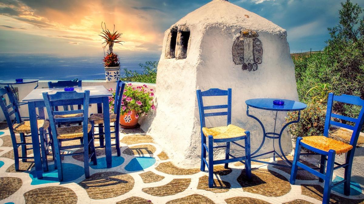 turistii-romani-se-lauda-ca-in-grecia-mananca-mult-pe-bani-putini1_73954200