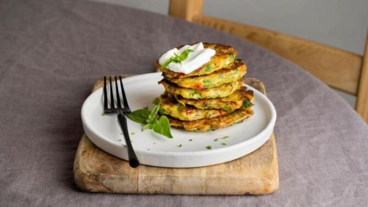 cel-mai-sanatos-mic-dejun--clatite-cu-branza-sarata-si-sos-de-avocado_45830000