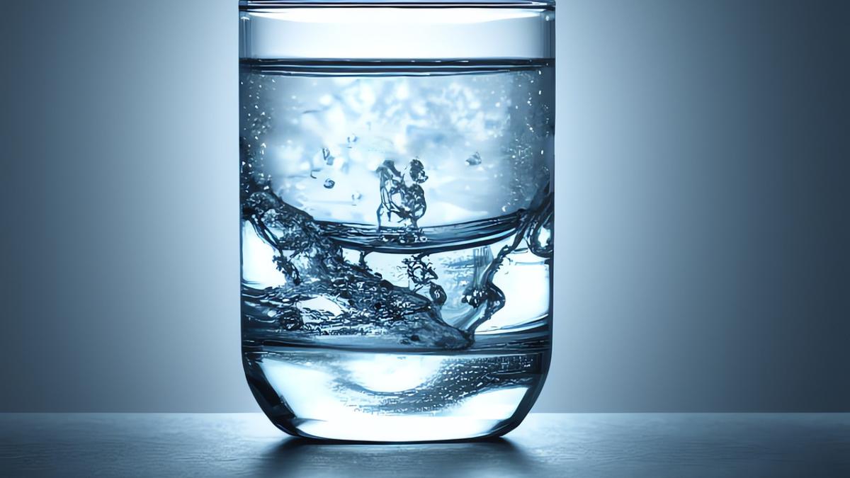 mihaela-bilic-apa-plata-apa-carbogazoasa_83237800