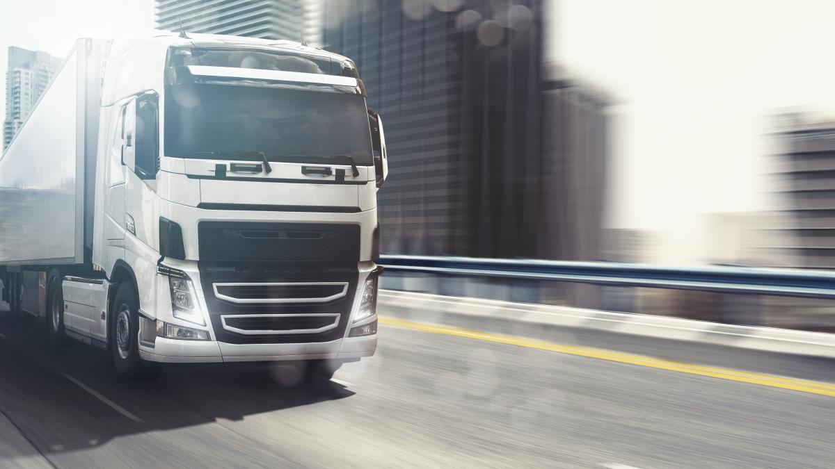 tir-in-trafic_84786700