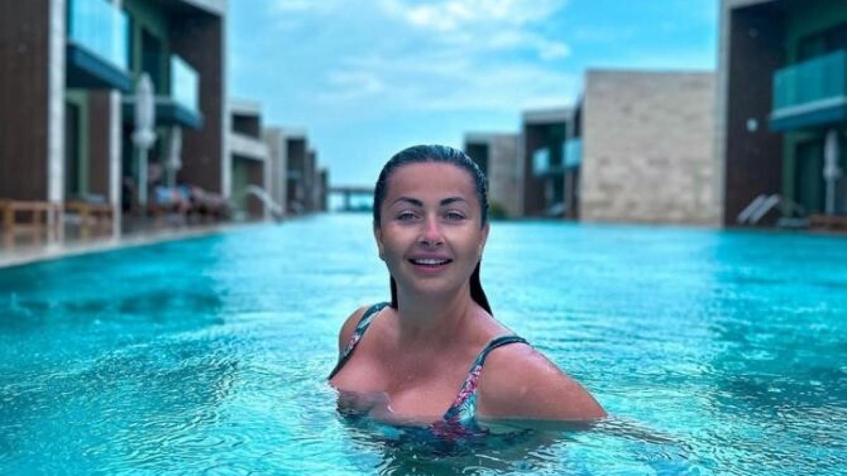 gabriela-cristea--probleme-cu-costumul-de-baie-din-cauza-gabaritului-un-pic-mai-dezvoltat_76149700