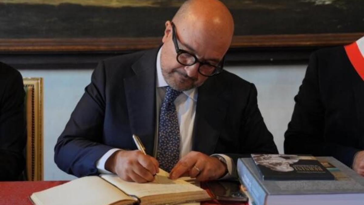 ministrul-culturii-din-italia--gennaro-sangiuliano-facebook_08018900