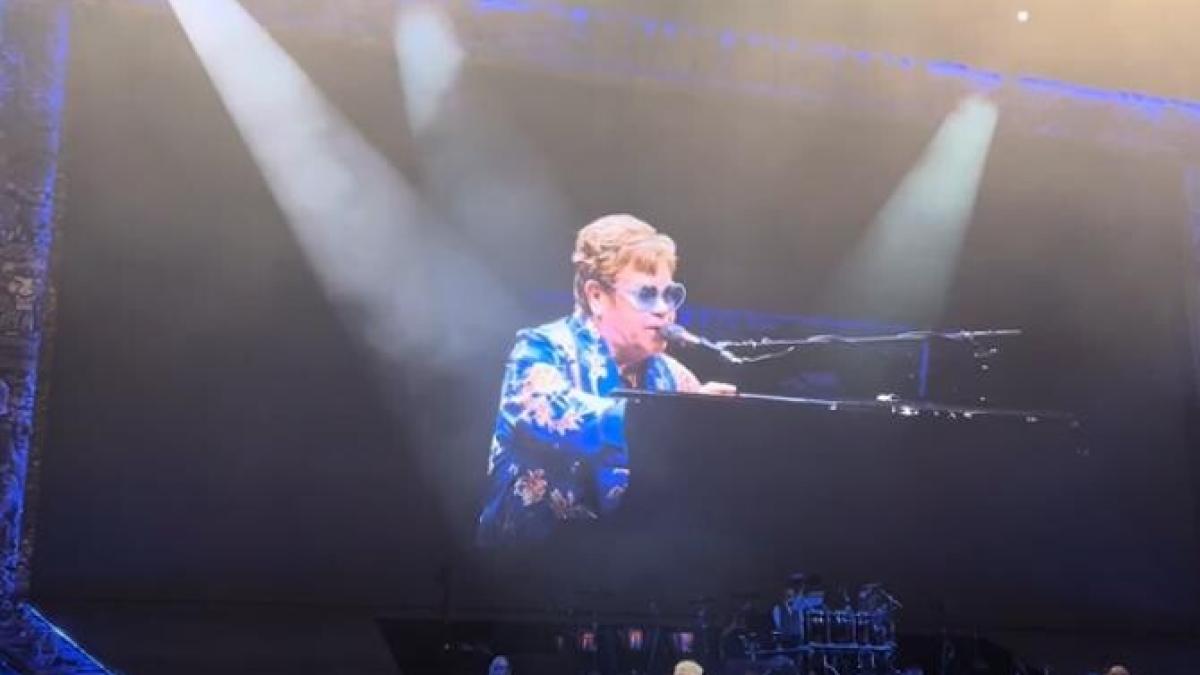elton-john_57387500