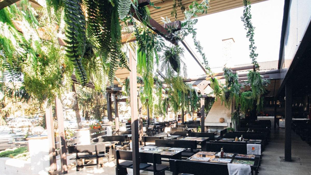 taverna-sarbului--restaurantul-lui-marius-tuca-din-bucuresti--a-luat-foc-video_35633000