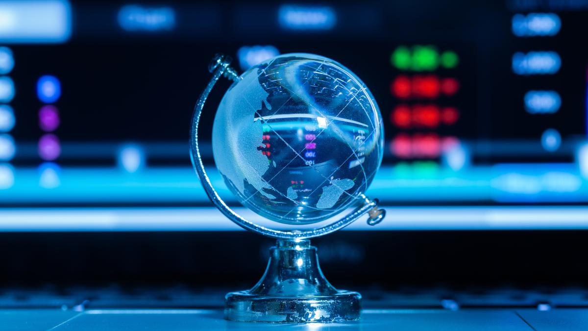 crystal-globe-with-stock-information_89322400