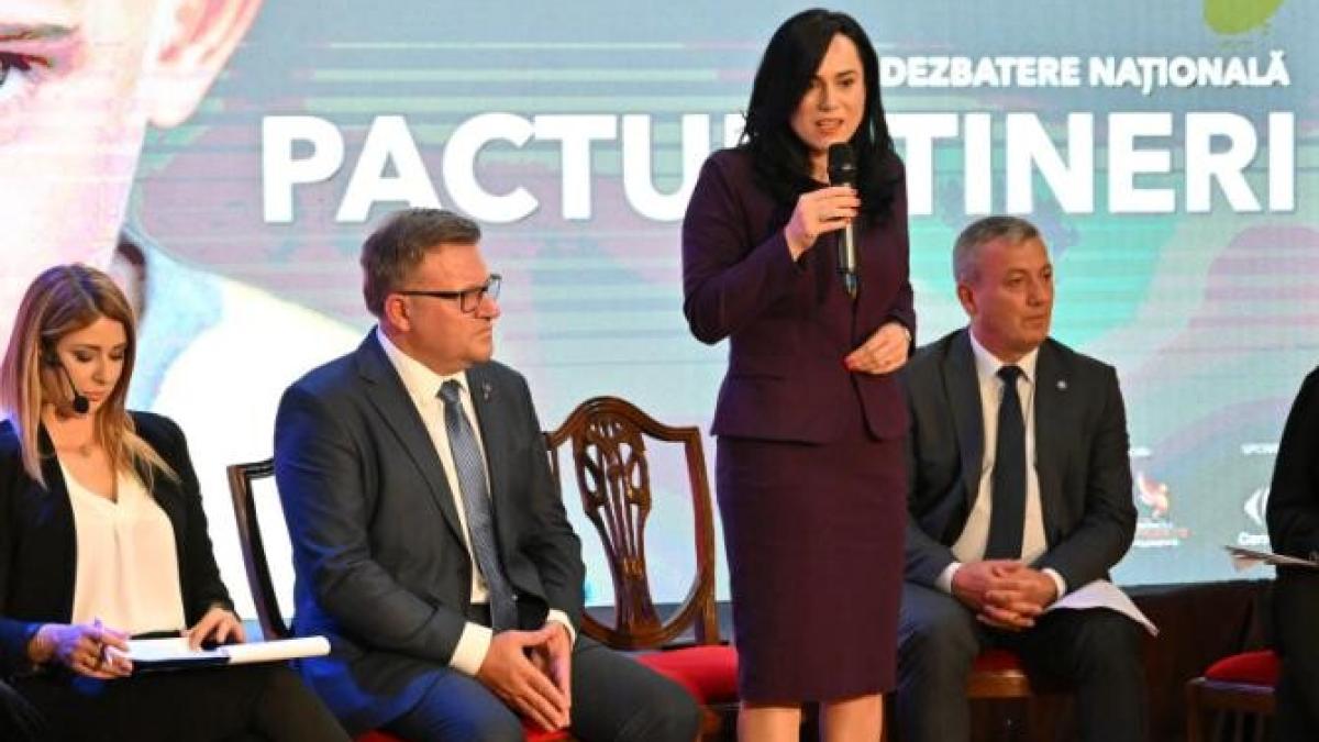 simona-bucura-oprescu_23561300