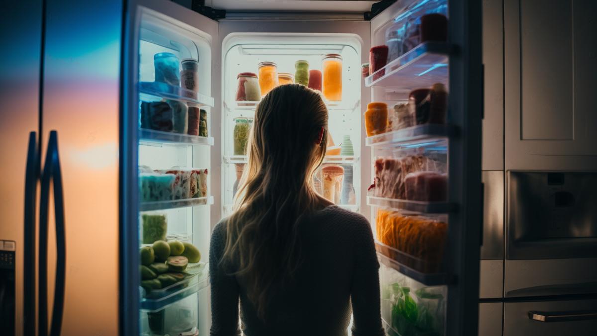 nu-te-poti-opri-din-mancat-seara-cum-scapi-de-acest-obicei--cori-gramescu--patru-pasi-simpli_97223900