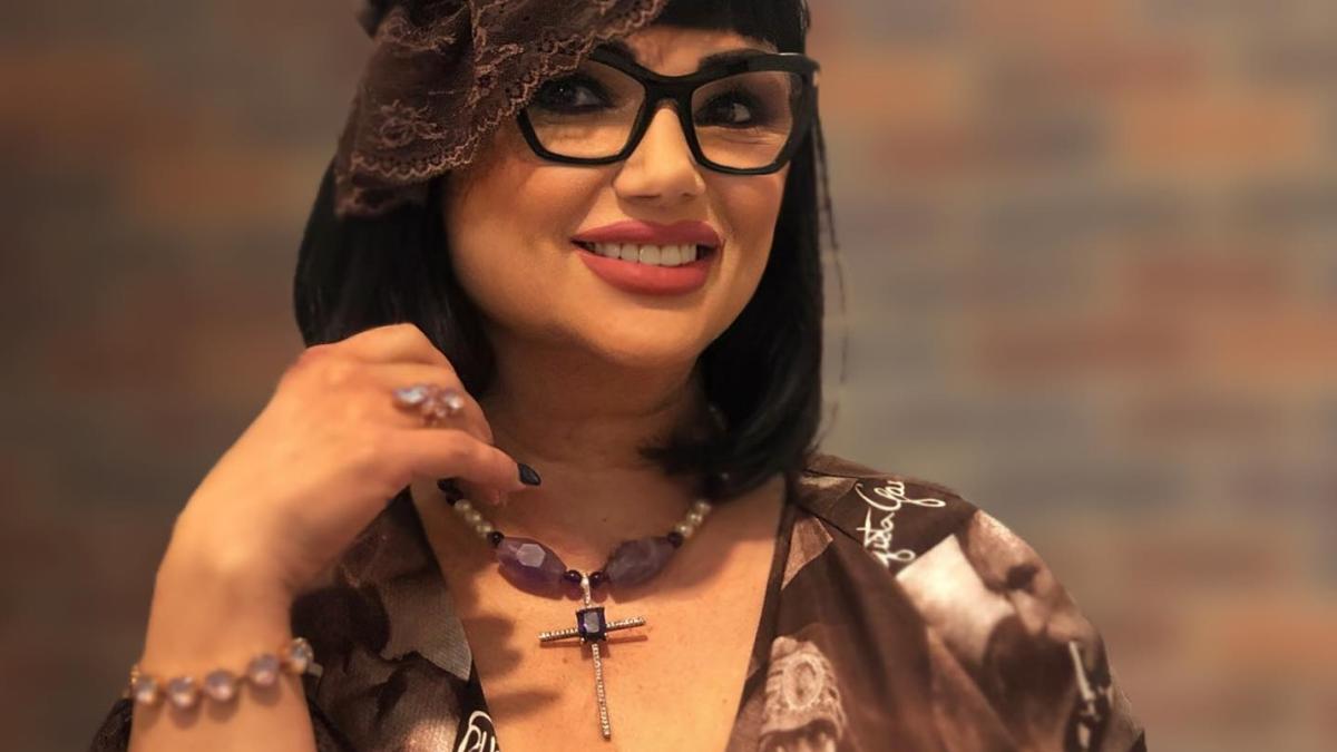 de-ce-poarta-ozana-barabancea-accesorii-pentru-par-pornind-de-la-maica-domnului---_63072500