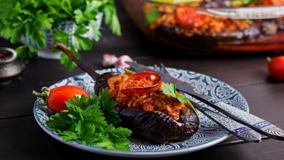 vinete-cu-rosii-si-mozzarella--coapte-la-cuptor--o-reteta-rapida--gustoasa-si-sanatoasa_08852000