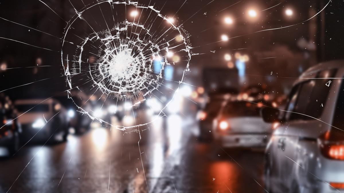 accident-pe-a1--soferul--gasit-incarcerat--un-minor--ranit--ambii-au-fost-dusi-de-urgenta-la-spital_39808100