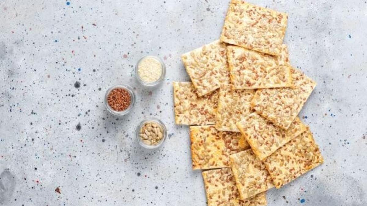 biscuiti-din-cartofi-cu-seminte-de-in--o-alternativa-sanatoasa-si-hranitoare-la-paine_48081500