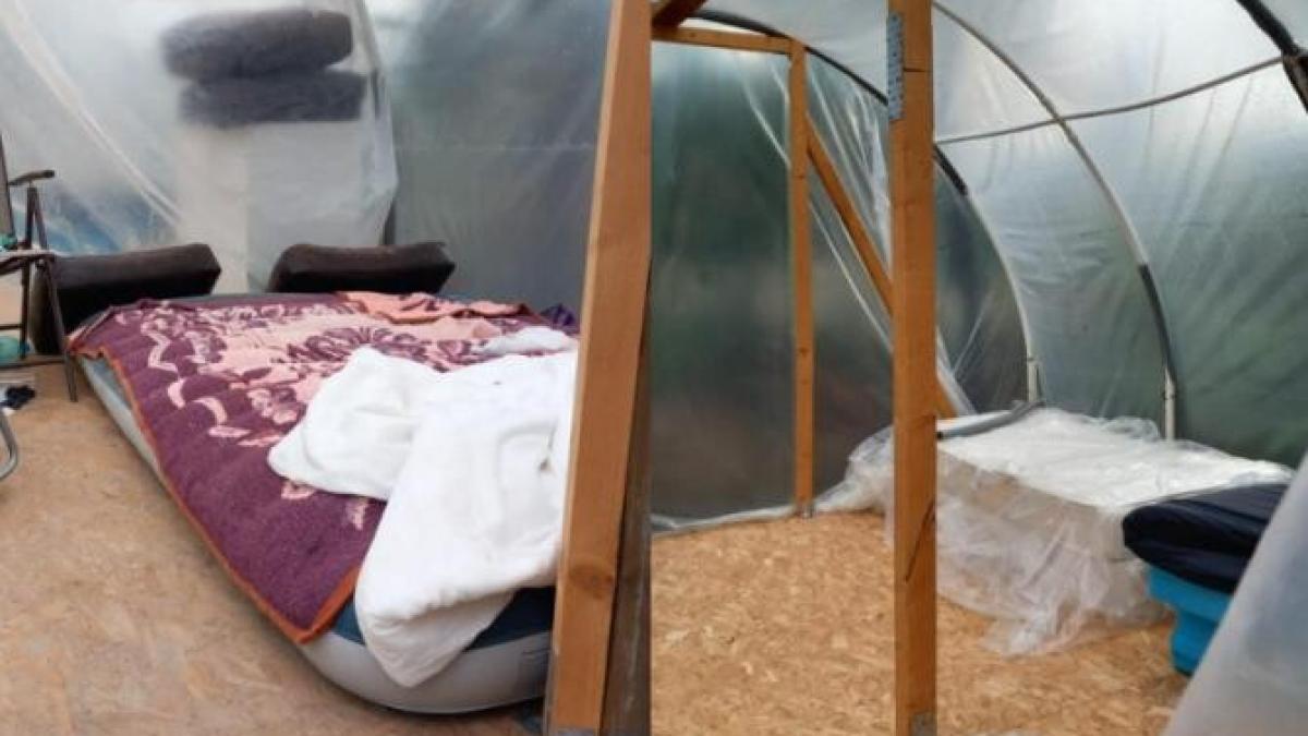 azil-cu-oameni-in-sere_39159500