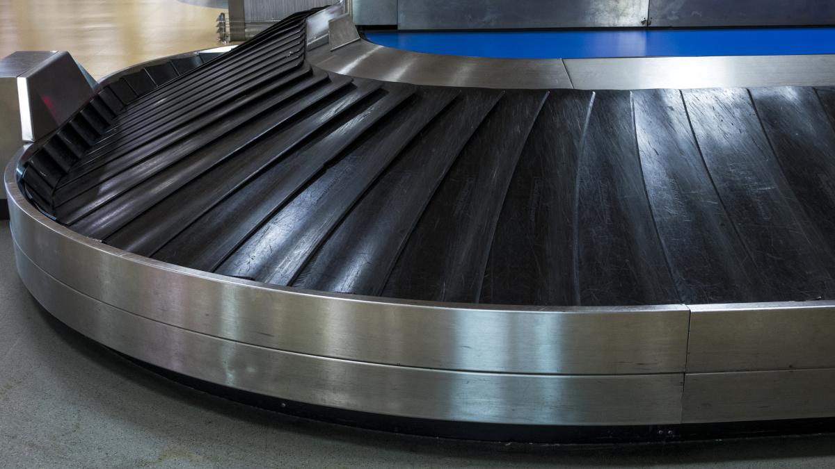 aproximativ-100-de-pasageri-au-plecat-fara-bagaje-de-la-aeroportul-din-sibiu--valizele-au-fost-duse-in-germania_33772200