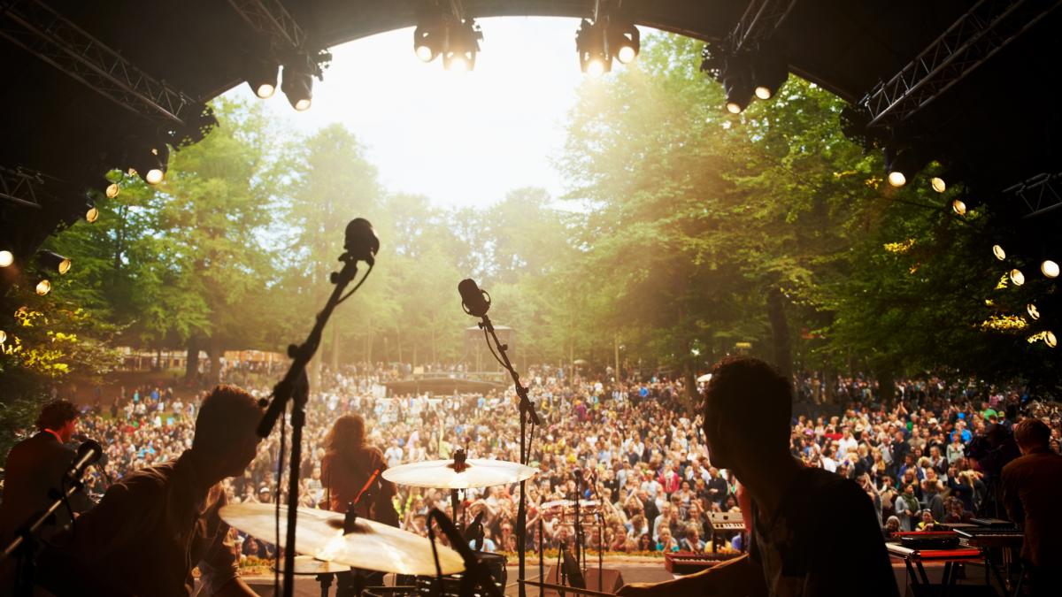 momentul-in-care-cardi-b-a-aruncat-cu-microfonul-in-public--video_68554400