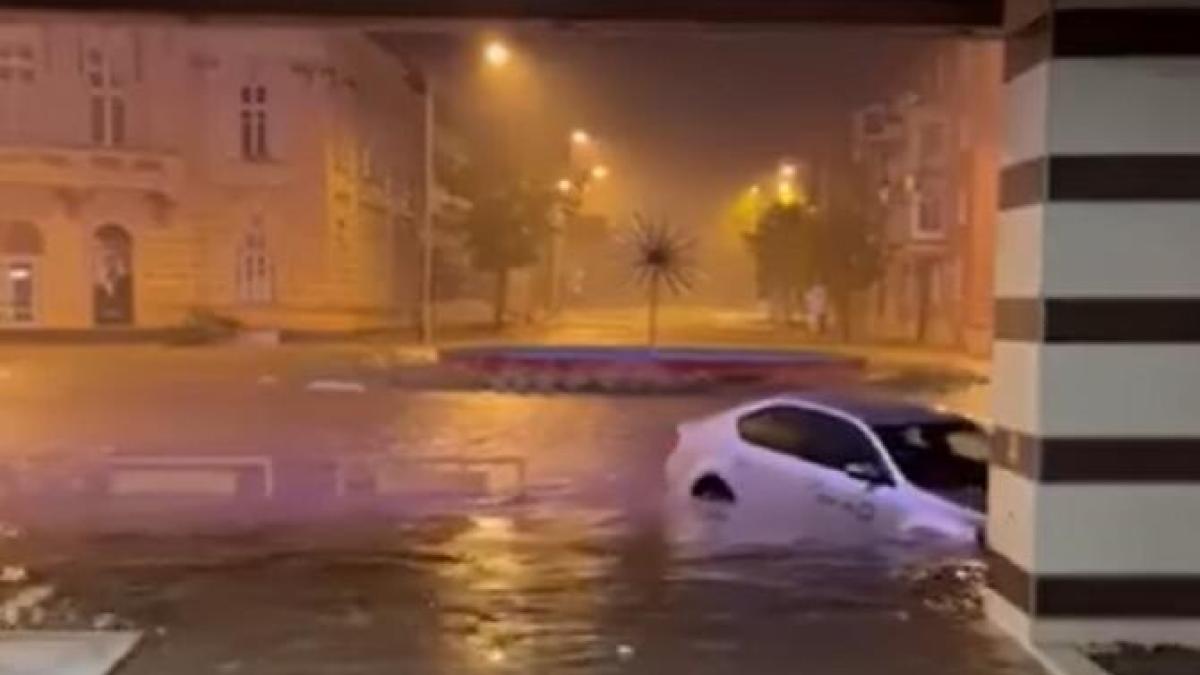 masini-luate-de-viitura-la-tulcea_47861800