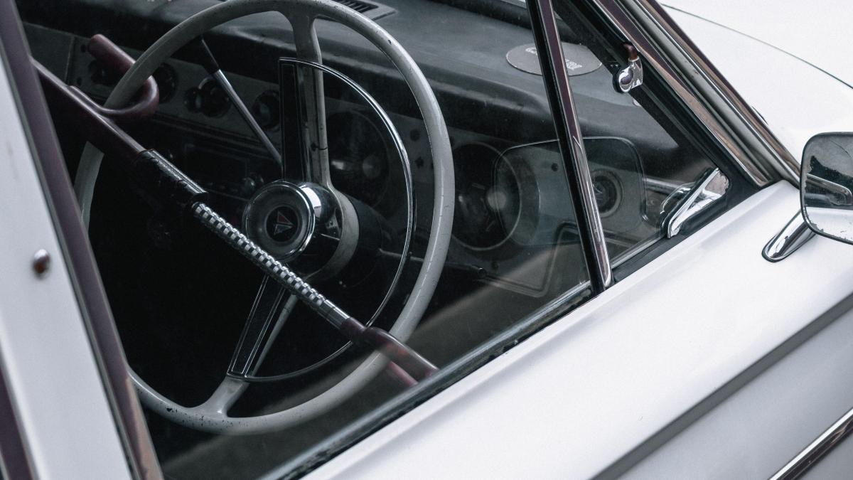 masina_volan_dreapta_titi_aur_pexels_18155400