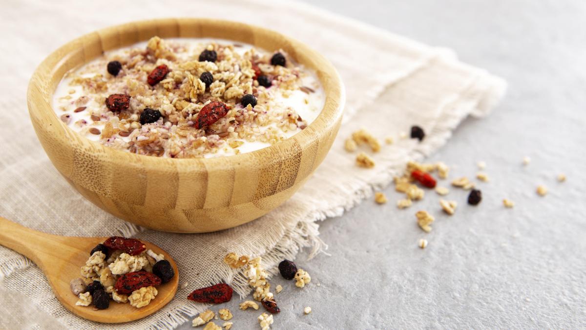 bircher-mueesli--mic-dejun-elvetian--reteta-inventata-de-un-medic_71455900