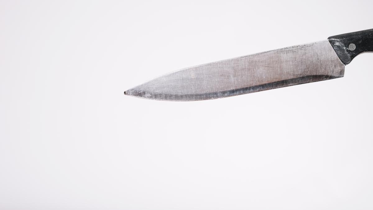 femeie-din-iasi--in-stare-grava--dupa-ce-a-fost-injunghiata-de-concubinul-care-voia-sa-se-sinucida--barbatul-si-a-dus-planul-la-capat_77822500