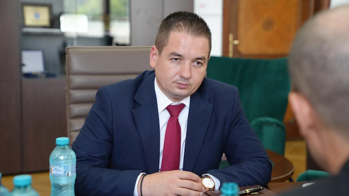 ce-salariu-are-seful-ansvsa--numit-in-functie-la-numai-33-de-ani_83867500