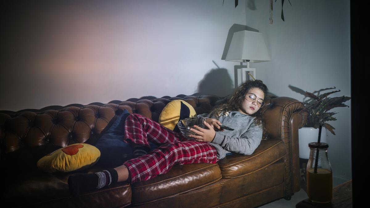 somn-cu-tv-aprins_48903400