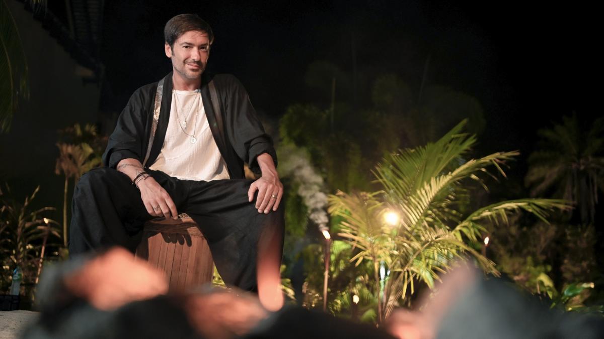 propuneri-indecente-la-insula-iubirii--un-concurent-si-a-dat-frau-liber-trairilor-cu----trei-ispite-3_52440300