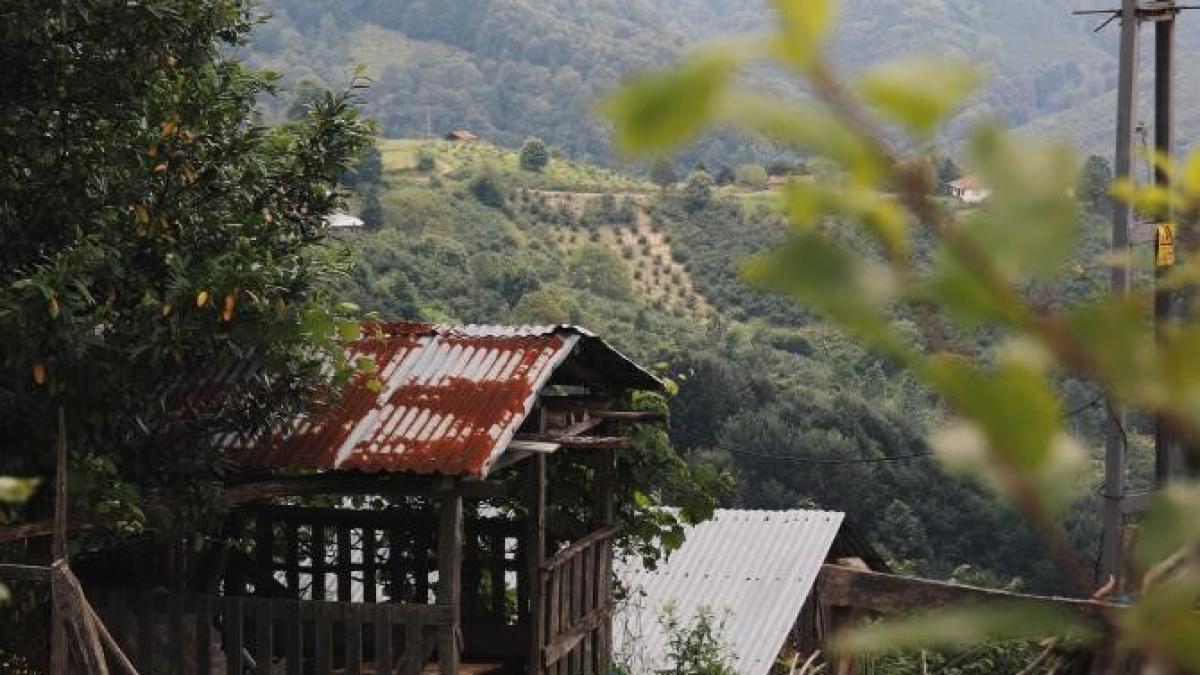 free-photo-of-shed-in-village-on-hills_43580200