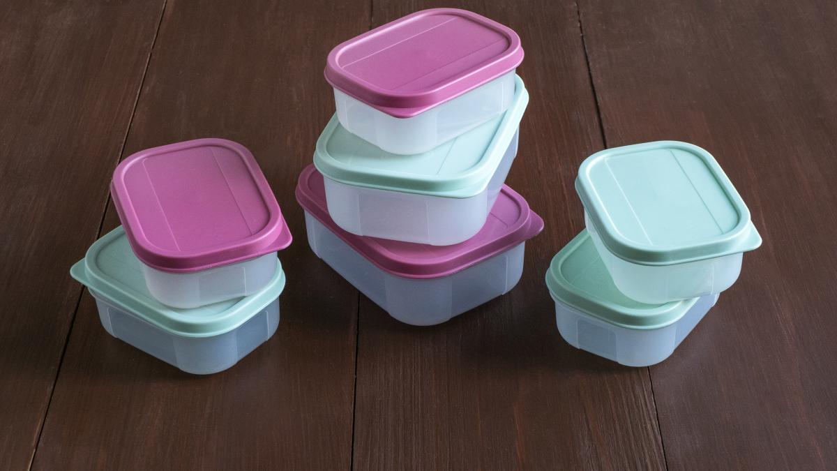 cum-elimini-mirosul-de-mancare-din-caserolele-de-plastic_75515600