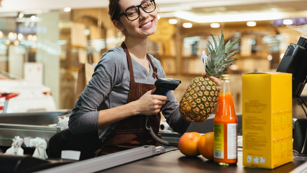 ce-a-patit-un-roman-la-supermarket-casiera_62697500