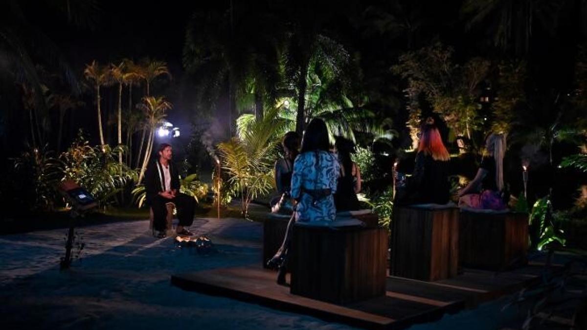 insula-iubirii-4-august-2023--vesti-proaste-in-vila-fetelor--vrei-sa-te-sarut-acum-te-sarut-acum-2_02530100