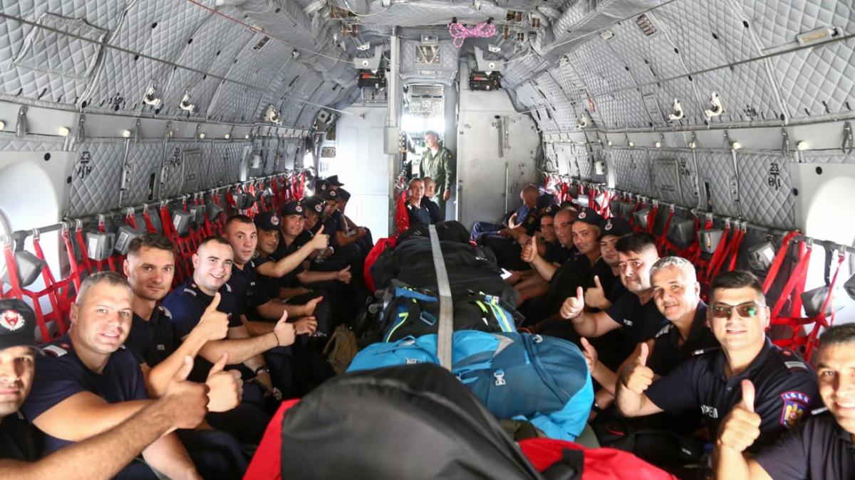 romania-prelungeste-misiunea-pompierilor-din-grecia--90-de-pompieri-au-plecat-spre-grecia_31343200