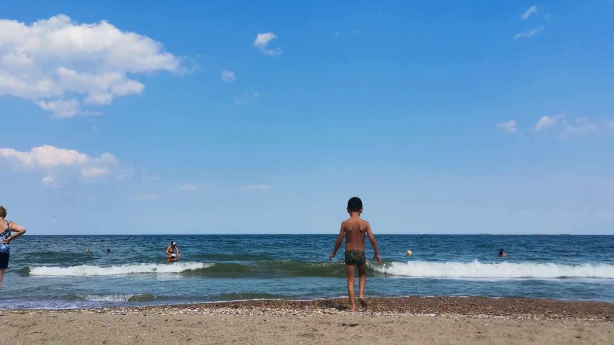 mare-copii-statiune-bacterie_80734300