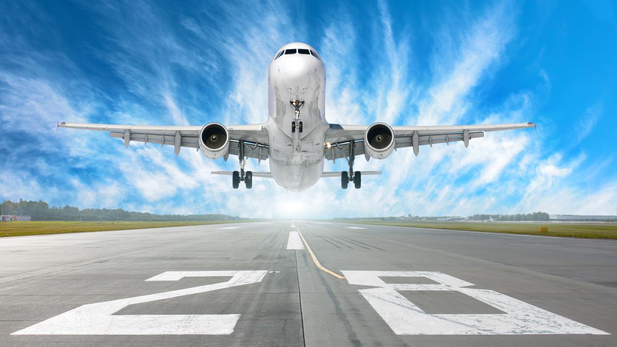 de-ce-se-sting-luminile-in-avion--la-decolare-si-aterizare_67429600